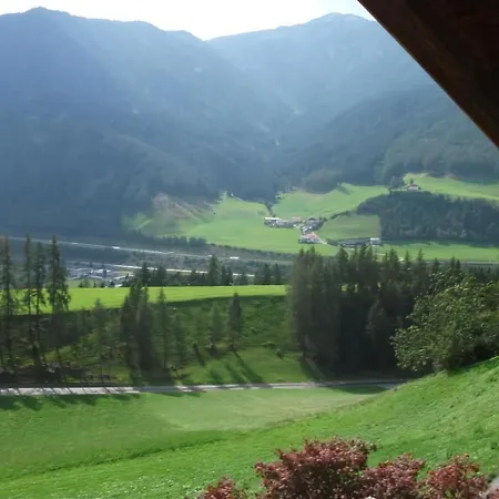 In Ruhiger Lage Am Waldrand Navis